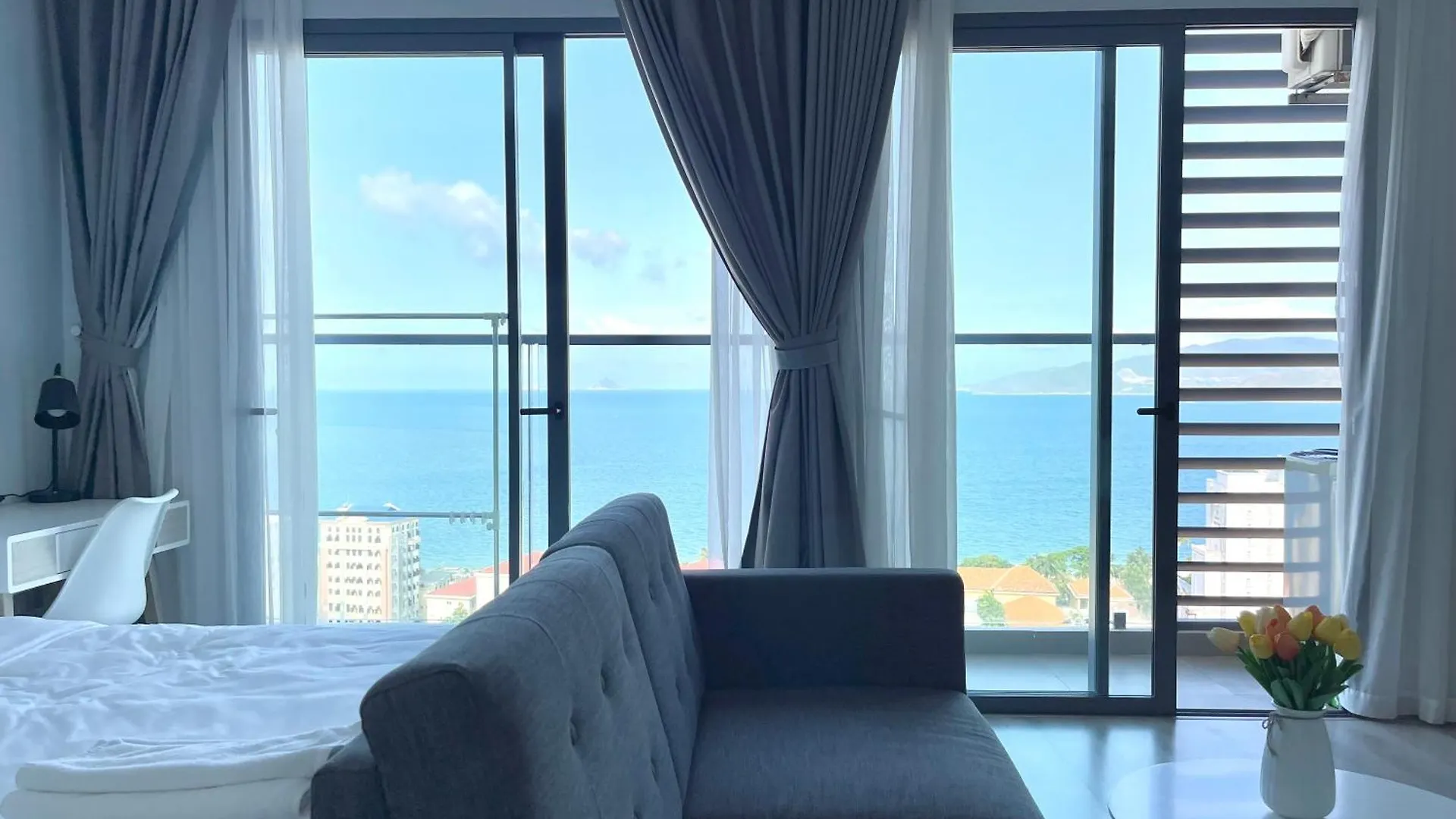 2005 Luxury Apt - Sunrise On The Ocean Ocean- Marina Suites Nha Trang